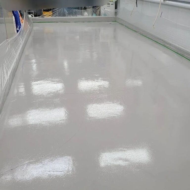 旭川市　床の塗装、ワックス作業